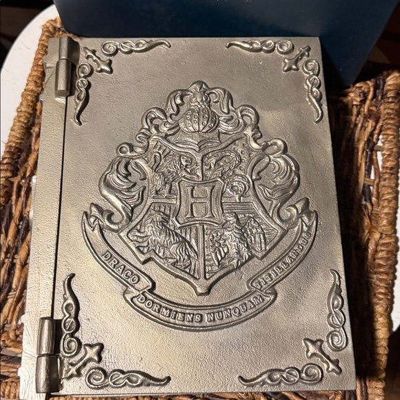Pottery Barn Teen Harry Potter Hogwarts Book 📖 Jewelry Box BNIB - Picture 7 of 10